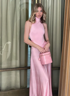 Elegante Vestido Largo de Fiesta con Cuello Alto y Retazos