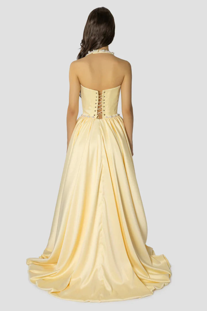 Elegantes, ärmelloses Neckholder-Abendkleid mit Perlenbesatz, rückenfreiem Schnitt und Stickerei