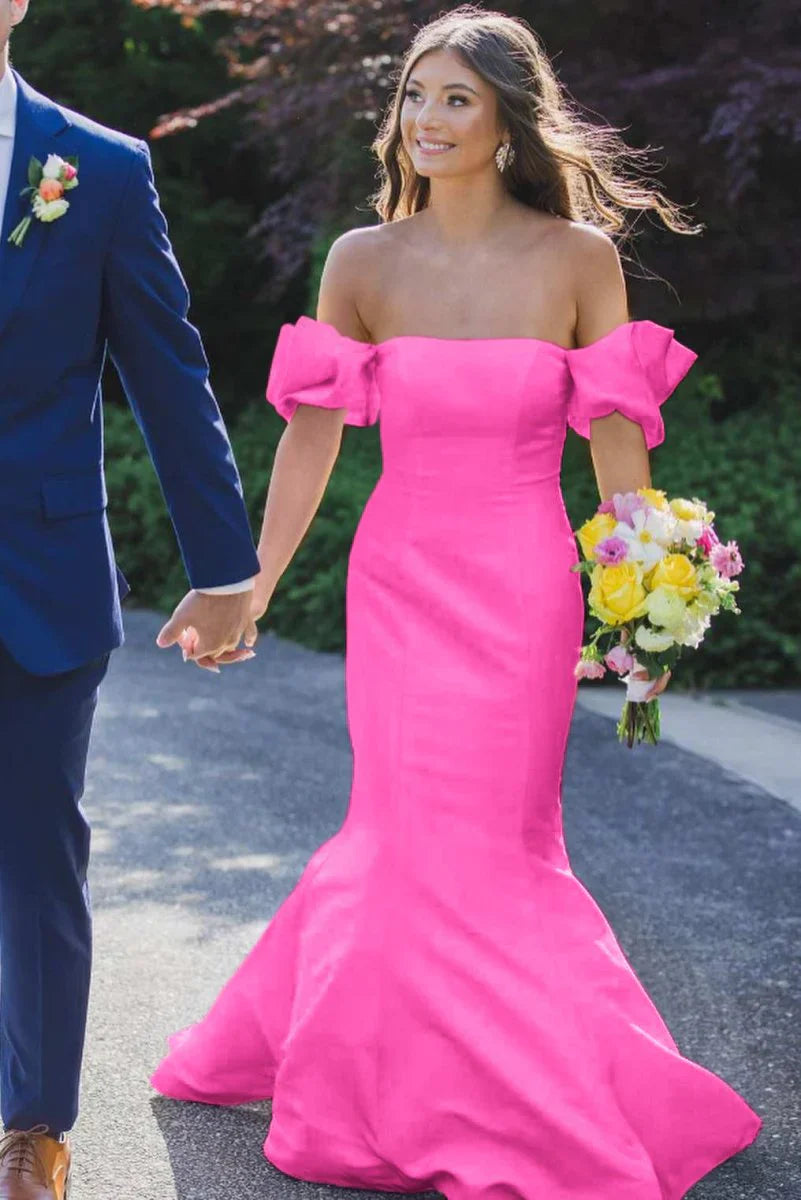 Elegante vestido de fiesta largo de satén sin tirantes tipo sirena con pliegues y mangas