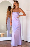 Sexy lilafarbenes, rückenfreies Maxikleid aus Satin mit Spaghettiträgern und Raffungen – perfekt für den Abschlussball