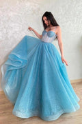 Vestido de fiesta largo azul claro con tirantes finos y apliques brillantes