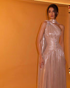 Elegantes, roségoldenes One-Shoulder-Abendkleid mit Schal und Faltenrock für Damen, ideal für Hochzeiten, Partys und Abschlussbälle
