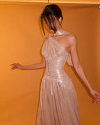 Elegantes, roségoldenes One-Shoulder-Abendkleid mit Schal und Faltenrock für Damen, ideal für Hochzeiten, Partys und Abschlussbälle