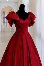 Burgunderrotes Vintage-Abendkleid aus Satin mit aufwendiger Perlenstickerei, A-Linie und Raffungen