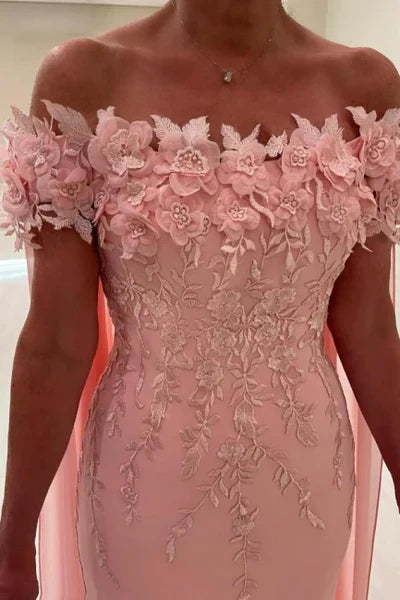 Elegantes vestidos de fiesta columna con mangas casquillo descubiertas en los hombros, decorados con perlas y flores