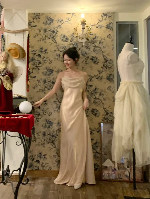 Vintage-Abendkleid aus aprikosenfarbenem Satin in A-Linie mit Spaghettiträgern