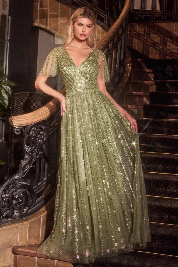 Bezauberndes Cinderella Divine Kurzarm-Abendkleid mit V-Ausschnitt am Rücken, bodenlang