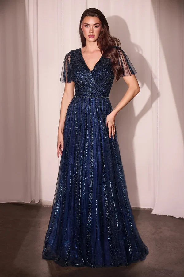 Bezauberndes Cinderella Divine Kurzarm-Abendkleid mit V-Ausschnitt am Rücken, bodenlang