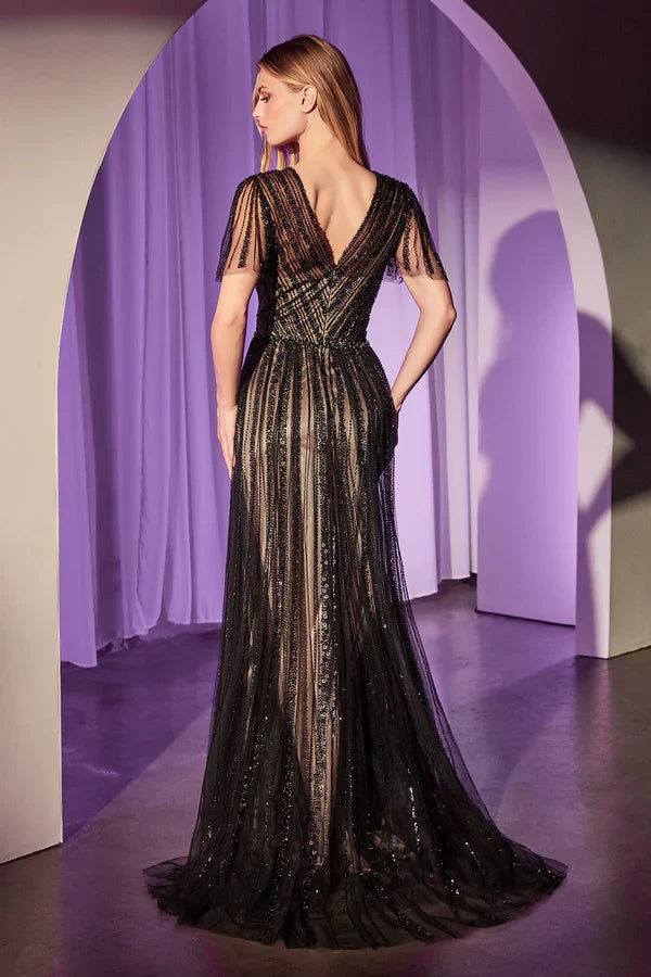 Bezauberndes Cinderella Divine Kurzarm-Abendkleid mit V-Ausschnitt am Rücken, bodenlang