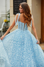 Romantisches, himmelblaues A-Linien-Abendkleid mit Spaghettiträgern und Korsettmuster sowie Blumenmuster