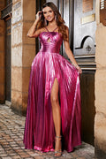 Elegante Vestido de Fiesta Línea A con Tirantes Delgados, Plisado, Brillante Metálico y Abertura