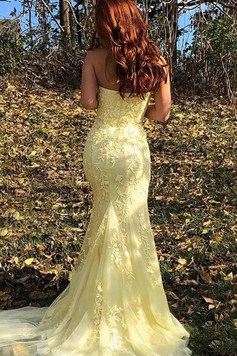 Vestido de fiesta largo de encaje sin tirantes de sirena con abertura