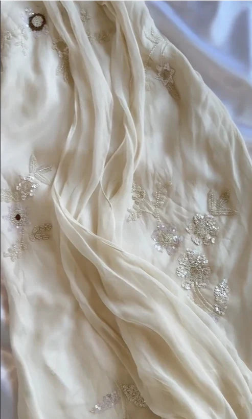 Pretty Sheath Halter Sleeveless Ivory Chiffon Hand-sewn flowers Prom Dresses Long Evening Dress