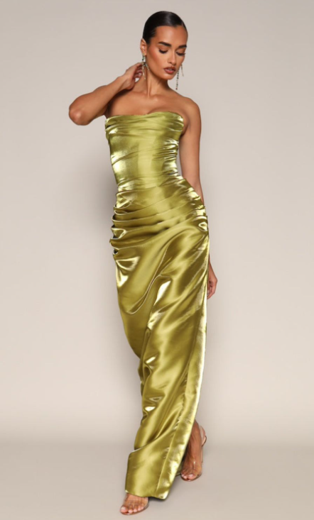 Vestido de fiesta elegante sin tirantes con corsé fruncido y abertura