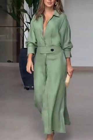 Vestido midi de manga larga con escote en V, cinturón y bolsillos con botones 