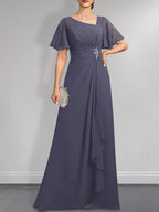 A-Linien-Kleid aus Chiffon in Bodenlänge mit asymmetrischem Schnitt, plissiert und mit Pailletten und Perlenstickerei