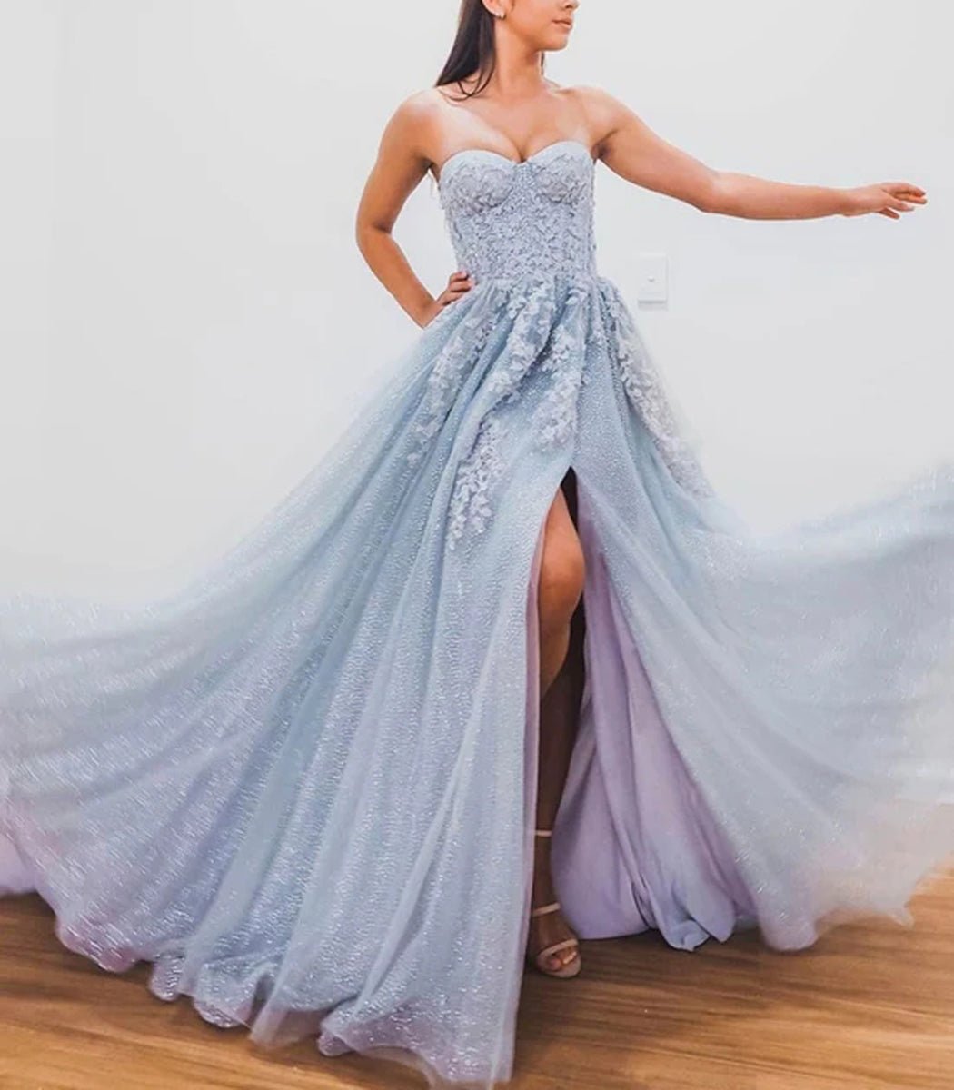 A-Linien-Abendkleid, Glitzer &amp; Schimmer, formelles Kleid mit Hofschleppe, ärmellos, herzförmiger Tüll mit Perlenstickerei und Schlitzapplikationen