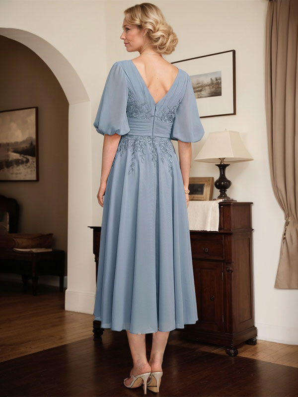 A-Linien-Kleid aus Chiffon mit V-Ausschnitt und Teelänge für die Mutter der Braut mit Falten