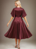 A-Linien-Kleid aus Stretch-Satin mit V-Ausschnitt, Teelänge, Perlenstickerei und Falten für die Mutter der Braut 