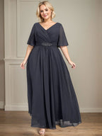 A-Linien-Chiffonkleid mit V-Ausschnitt, Knöchellänge, plissierten Pailletten und Perlenstickerei für die Mutter der Braut