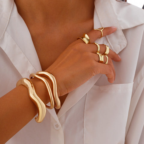 Armbandset mit unregelmäßigen Linien 