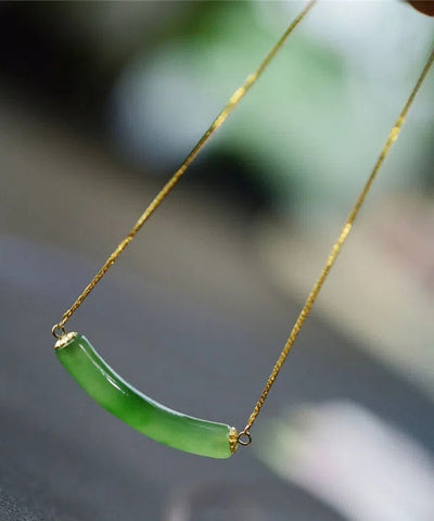Elegante collar con colgante de jade dorado en plata de ley verde 