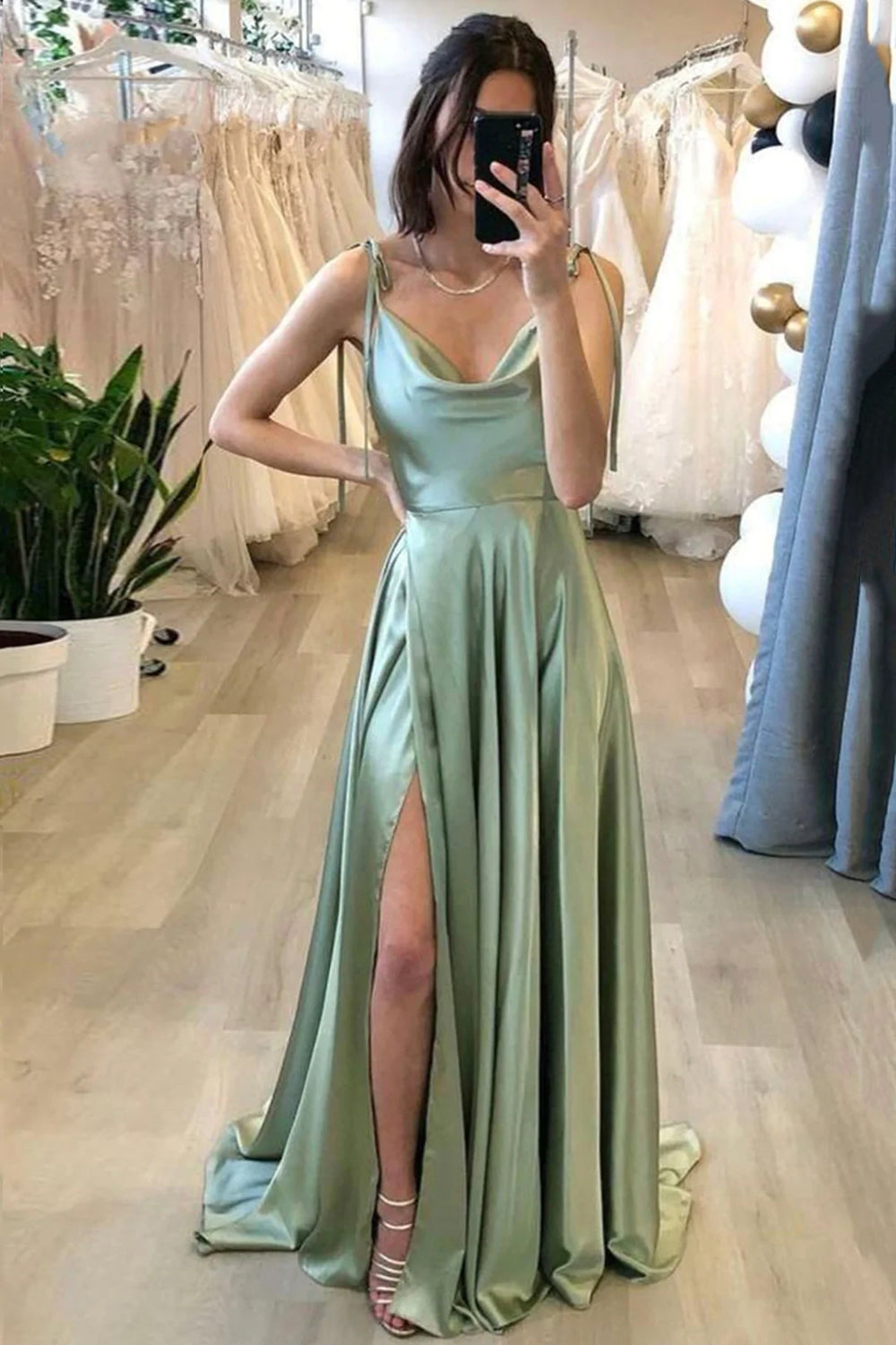 Hellgrünes, langes A-Linien-Abendkleid mit Spaghettiträgern und Schleier