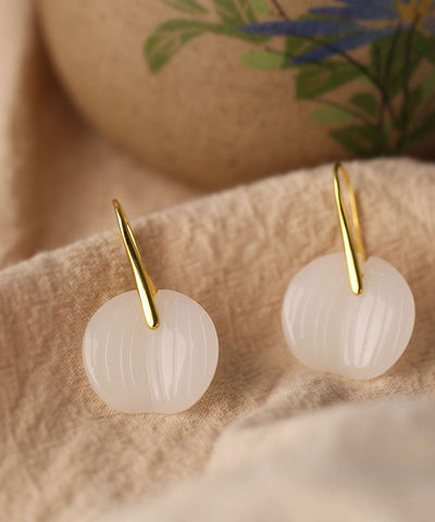 Moderne Creolen aus grün glasierter Jade 