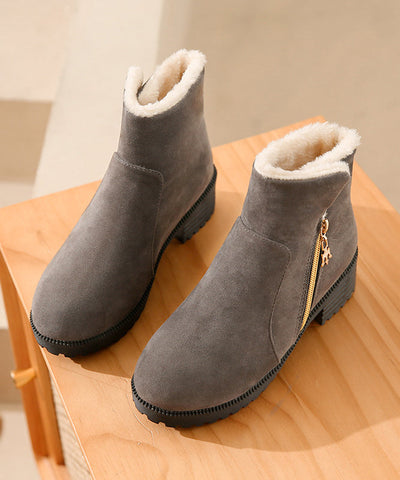 Schwarze klobige Stiefel mit Reißverschluss und flauschigem Wollfutter 