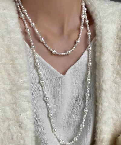 Elegante collar de cuentas adornadas con perlas de aleación blanca 