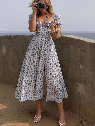 Modisches Maxikleid mit Herzausschnitt, kurzen Ärmeln und hohem Schlitz und Blumenmuster 