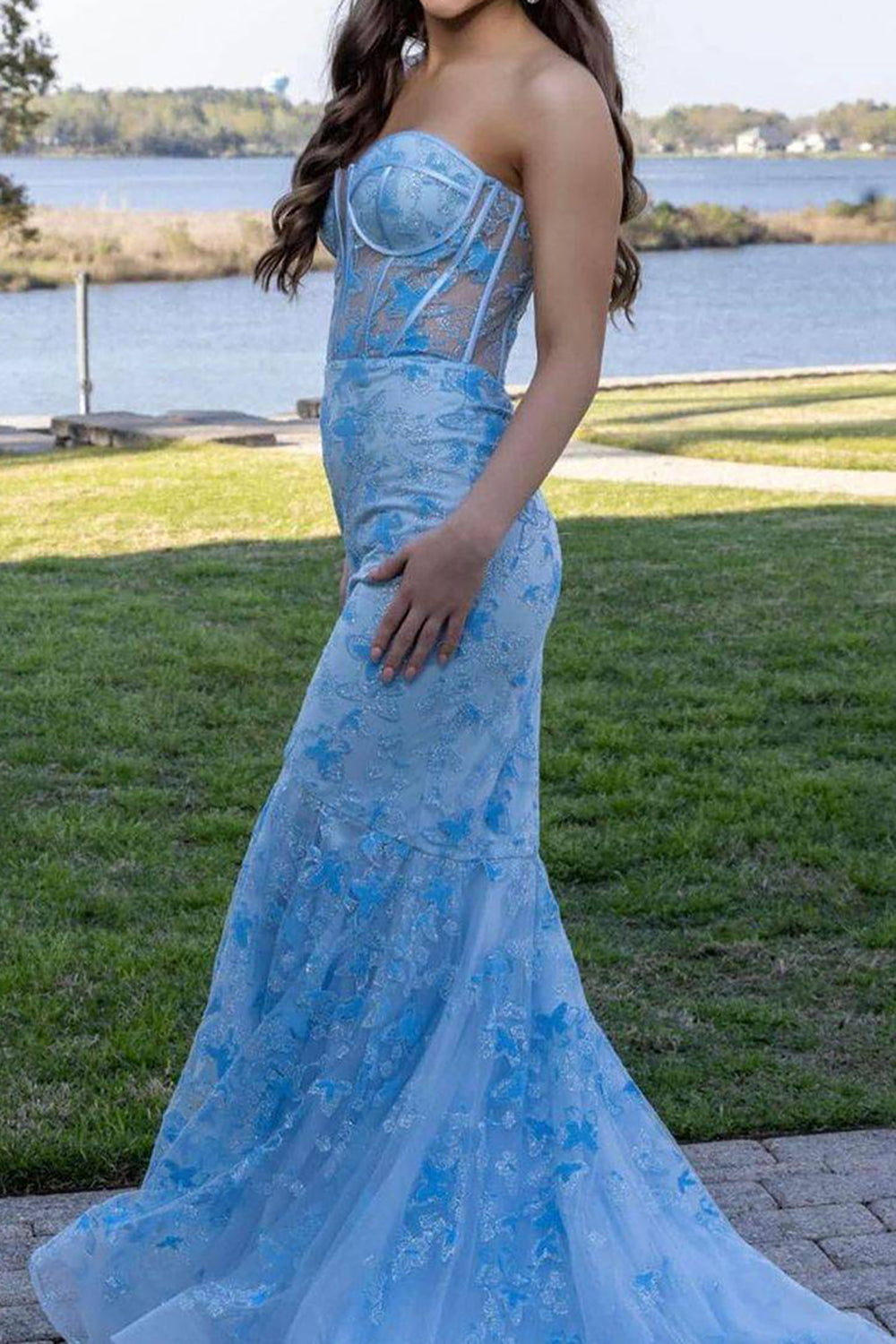 Wunderschönes, blaues Meerjungfrauen-Abendkleid mit Korsett und Stickereien