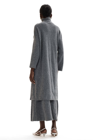 Set aus langärmliger Strickjacke, ärmellosem Oberteil mit hohem Kragen und Maxirock 