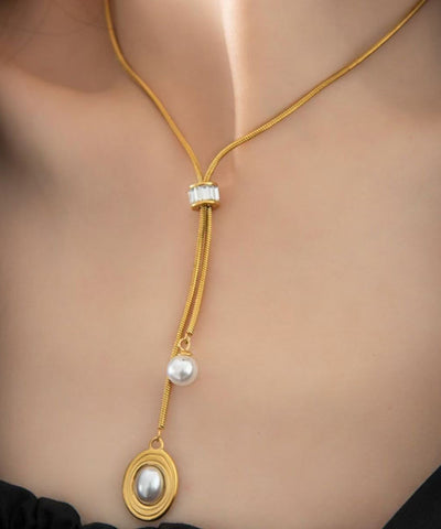 Collar único con colgante asimétrico de borla de perla de acero inoxidable dorado 