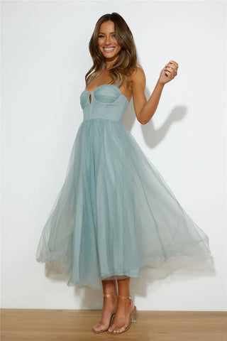Vestido midi azul con corsé y cordones 