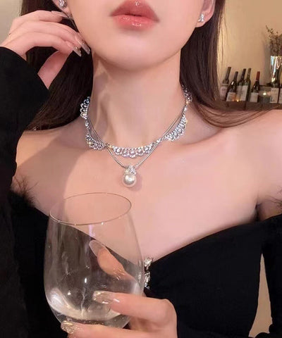 Elegante collar con colgante de perlas de doble capa de circonita y plata de ley en seda 