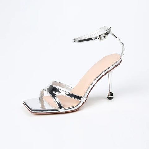 Frühjahr/Sommer Neue High Heels Mode Vielseitige Slim Heels High Heel High Heel Sandalen mit silbernen Streifen für Damen 
