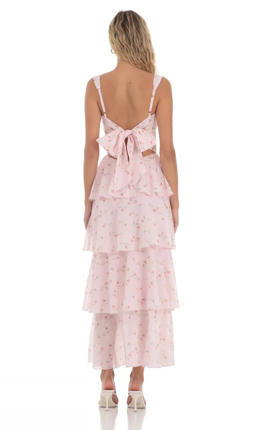 Elegantes, rückenfreies Maxikleid mit Spaghettiträgern, Blumenmuster und Rüschen in Rosa