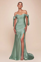 Sexy, figurbetontes, schulterfreies, gerafftes, rückenfreies Abendkleid mit Schleppe und Schlitz