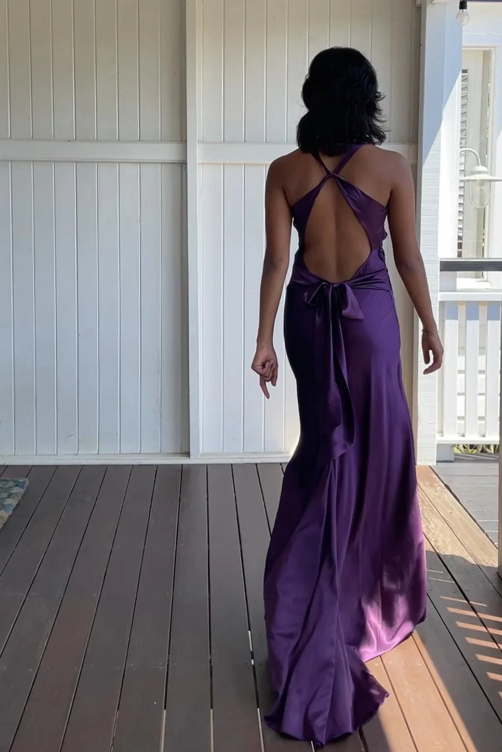 Vestido de fiesta largo tipo vaina de cuello halter con lazo en la espalda abierta y a la moda
