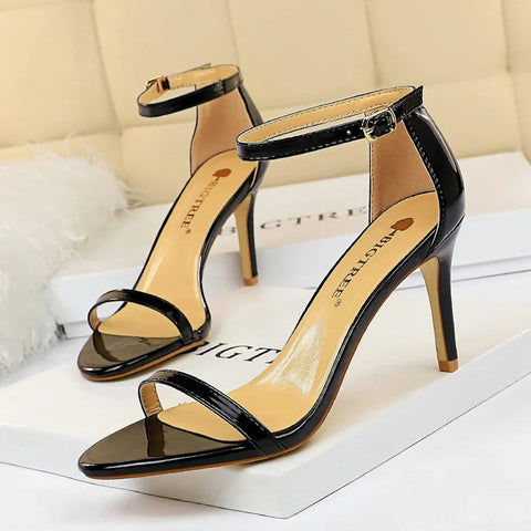 Sandalias de verano de estilo europeo con tacones súper altos y punta abierta de charol, tacones sexis para discoteca para mujer 