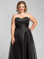 Elegante vestido de noche acampanado sin mangas con escote corazón de organza plisado con cuentas