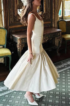 Elegante Silhouette, eckiger Ausschnitt, breite Träger, tiefsitzende Taille, Ballkleid