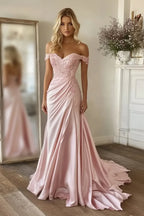 Vestido de fiesta largo de satén con hombros descubiertos y encaje de sirena rosa