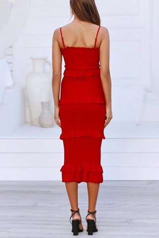 Vestido ajustado con top de tubo y tirantes fruncidos a la moda 