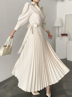 Elegante vestido de fiesta plisado asimétrico con solapa en color liso
