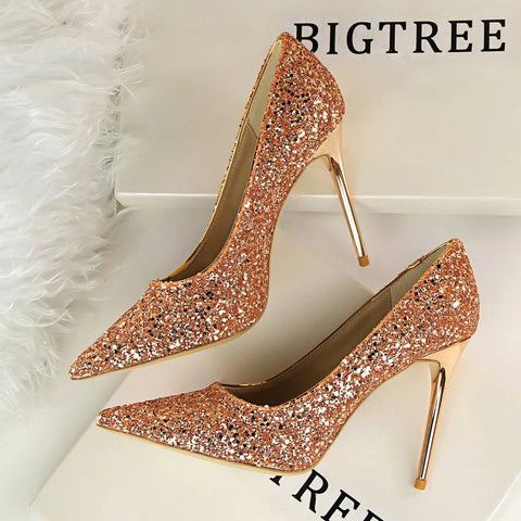Zapatos de verano nuevos de estilo europeo para mujer, tacones altos, boca baja, puntiagudos, brillantes, sexis, delgados, para discoteca, tacones altos, zapatos individuales 