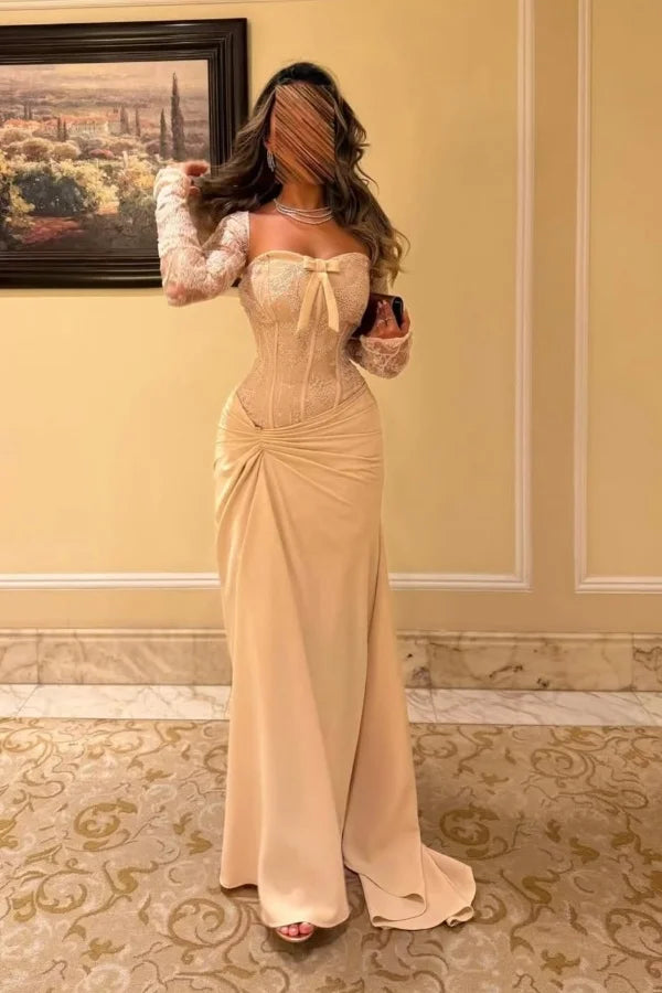 Vestido de fiesta de sirena con escote en forma de corazón y mangas largas color champán