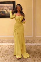 Vestido de fiesta de sirena con escote en forma de corazón y mangas largas color champán