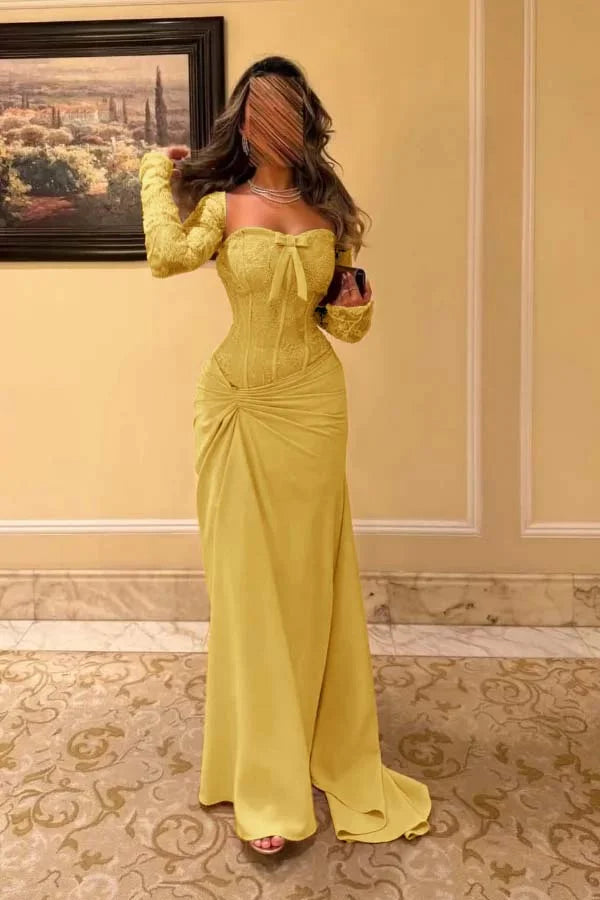 Vestido de fiesta de sirena con escote en forma de corazón y mangas largas color champán
